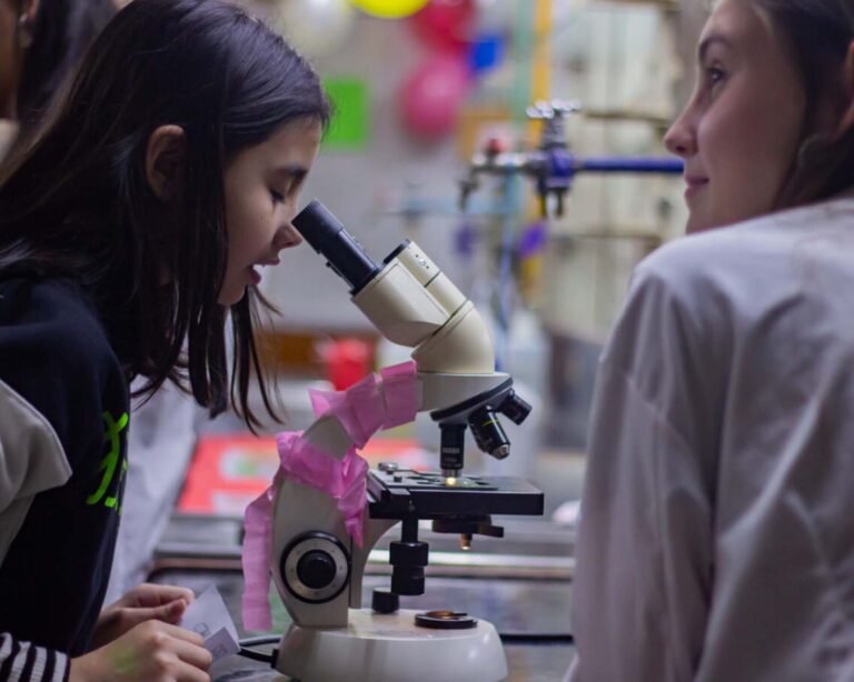Tecnoteca: Nueva edición del Club de Ciencias para adolescentes