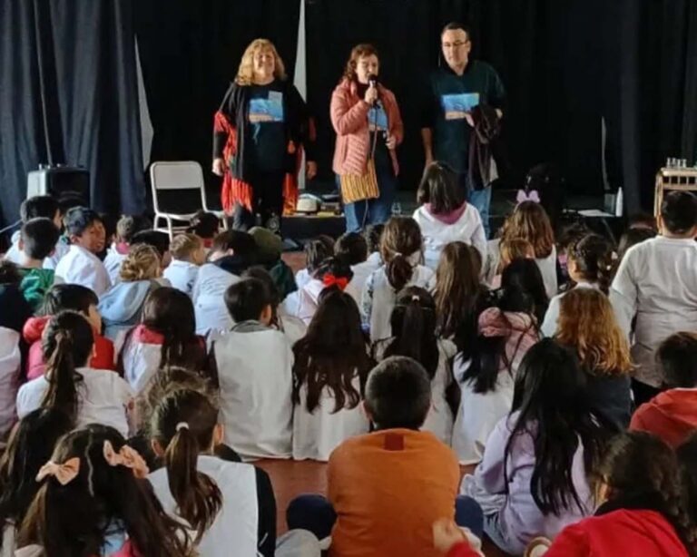 De Villa María llevando música y narraciones al país: Elia se presenta en Rosario y Depetris en Pinamar