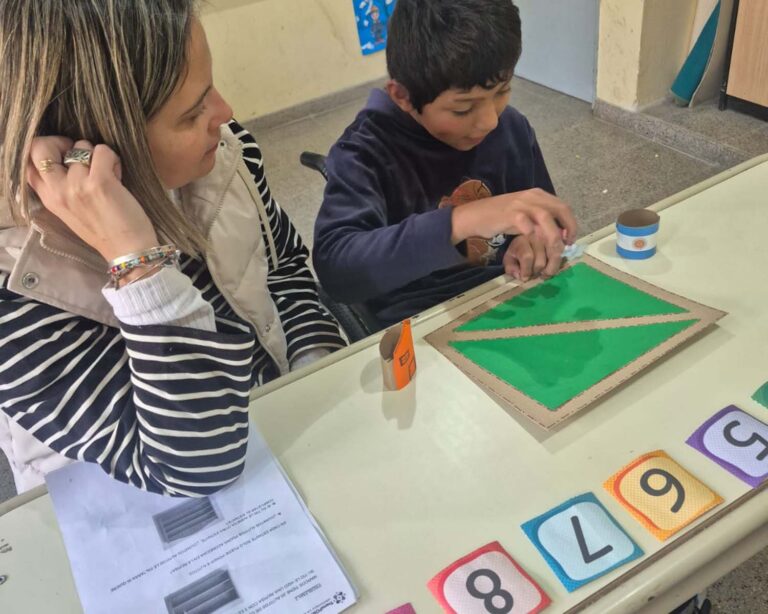 Material: “Aportes para la enseñanza de estudiantes con discapacidad motora”