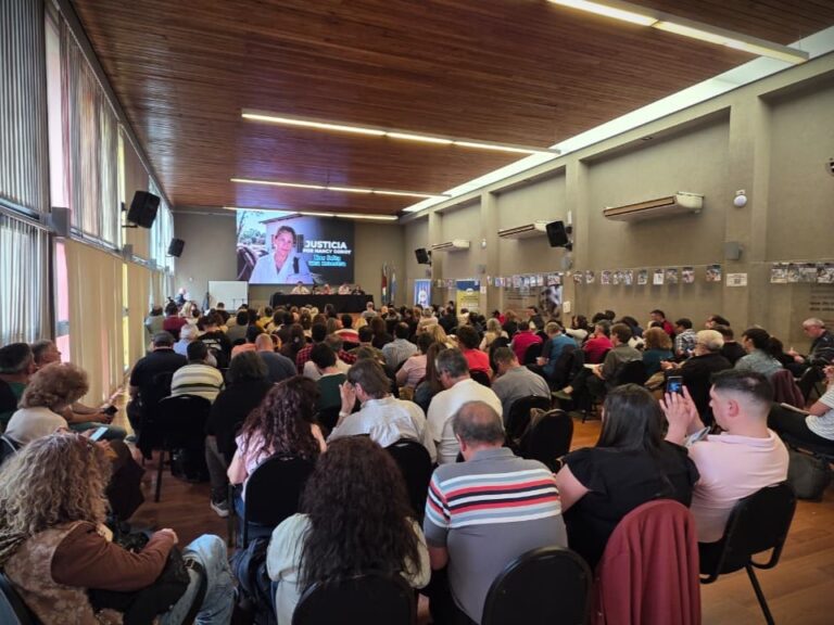 Salario docente: En asamblea de UEPC, 23 departamentos pidieron reapertura de paritarias