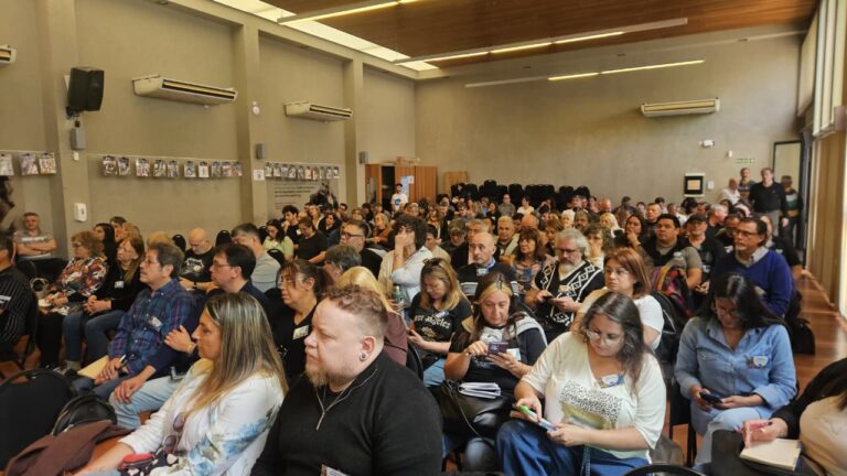 Salario docente: Con grilla de asambleas, UEPC decidirá qué recomposición pide a Llaryora